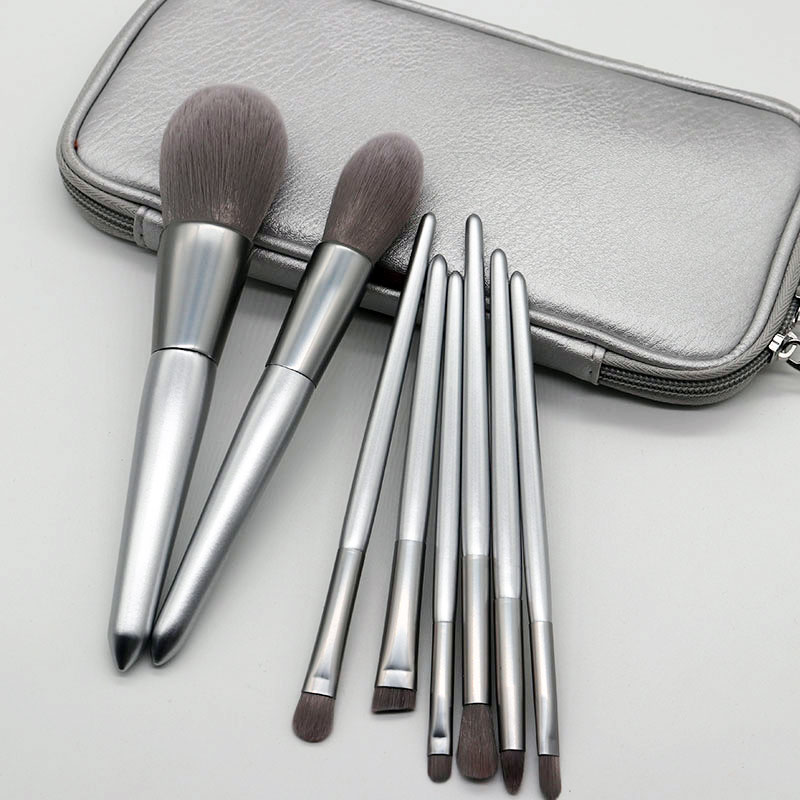 Juego de brochas de maquillaje de piel de animal suave gris plateado 8 piezas 