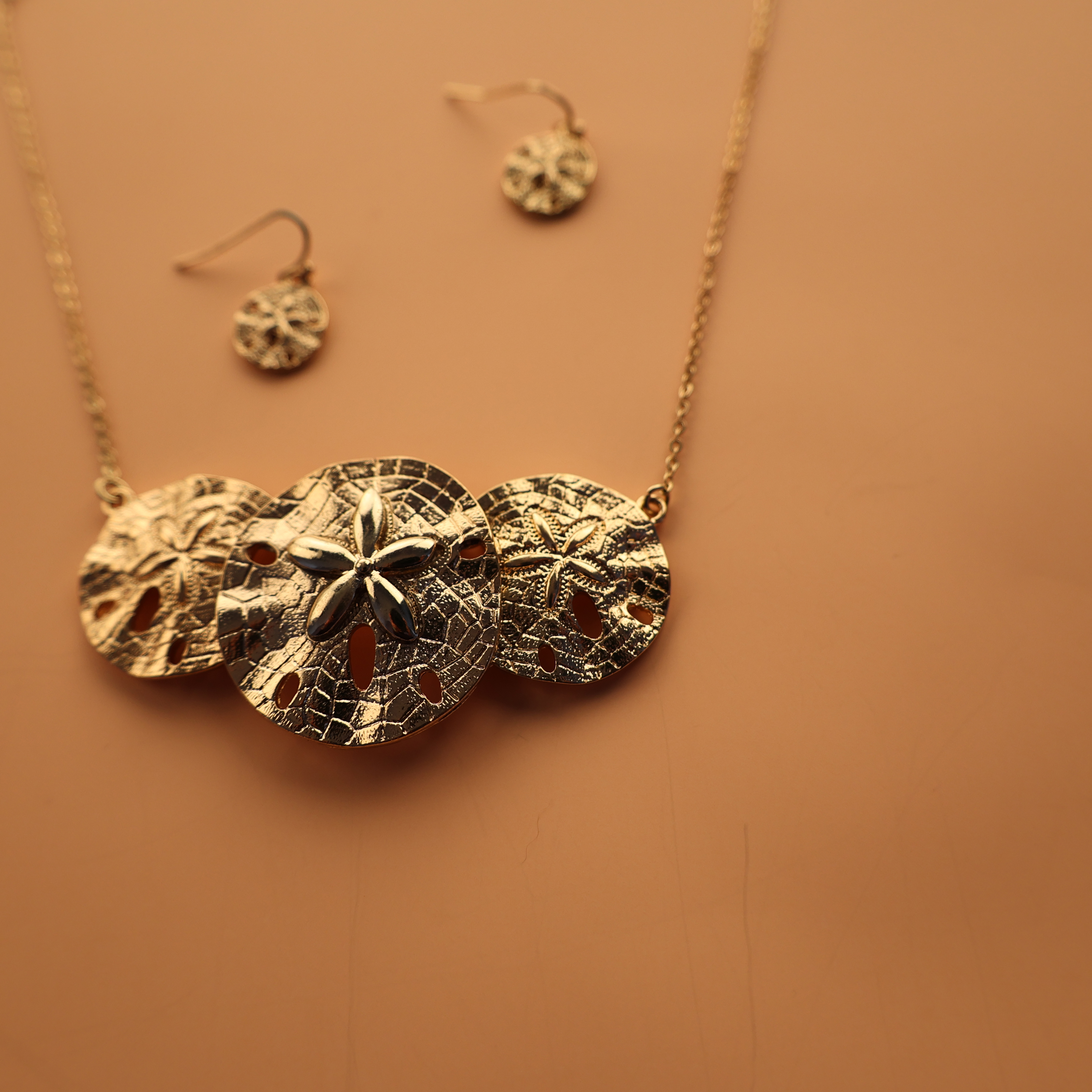 Conjunto de joyería de collar de aretes de anillo chapado en oro de 18 quilates