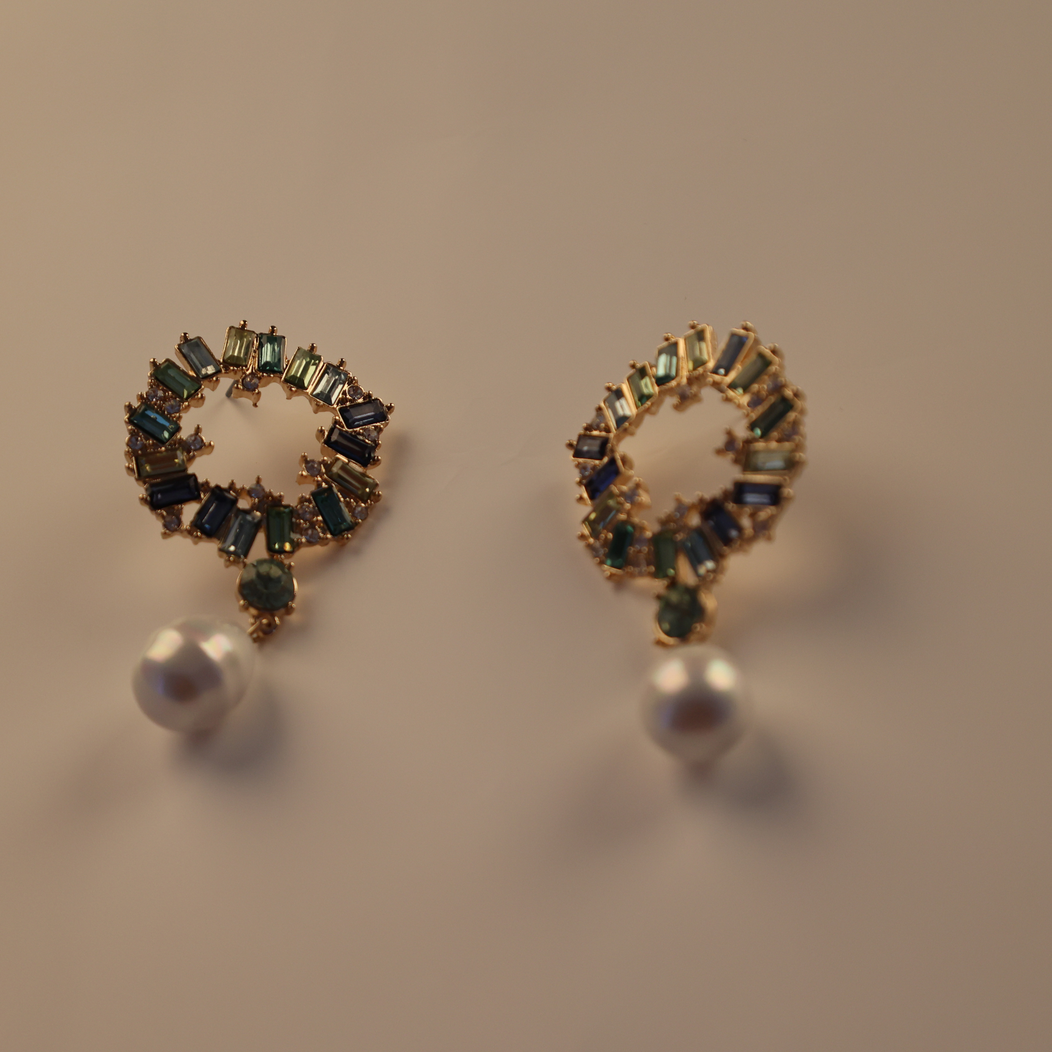 Pendiente popular europeo americano chapado en oro de 18 quilates Zircon Gold Earring