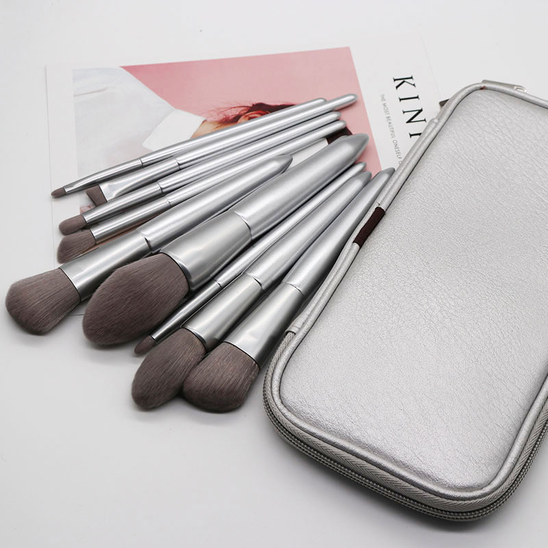 Juego de brochas de maquillaje de piel de animal suave gris plateado 8 piezas 